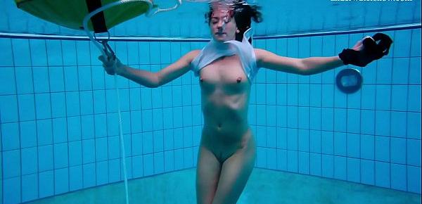  Alla Birtakik shows hot pussy underwater